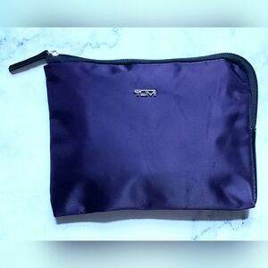 Tumi for Delta One Airlines Purple Cosmetic Makeup travel bag Exclusive